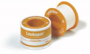 CEROTTO ADESIVO IPOALLERGENICO LEUKOPOR. SUPPORTO: TESSUTO NON TESSUTO BIANCO DI POLIESTERE E VISCOSA ADESIVO POLIACRILICO SENZA RESINE E GOMME NATURALI. 5X5CM MUTABILE - Doctor Vinz