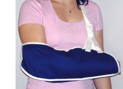 REGGIBRACCIO SEMPLICE MISURA MEDIA. CONSENTE L'IMMOBILIZZAZIONE IN POSIZIONE CORRETTA DEL BRACCIO NEI CASI DI SLOGATURE, TRAUMI ED INGESSATURE. CON IMBOTTITURA PER APPOGGIO MANO - Doctor Vinz